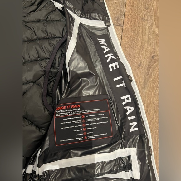 MOOSE KNUCKLES
Toney 3-in-1 Rain Jacket - Picture 4 of 6